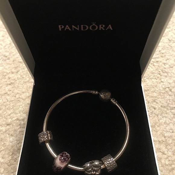Pandora bangle with four charms - Picture 1 of 2